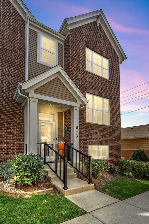843 Lexington Circle E, Des Plaines, IL 60016
