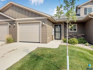 2545 E Meadowside Pl, Sioux Falls, SD 57108