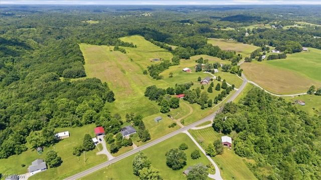 4731 State Route 555, Little Hocking, OH 45742
