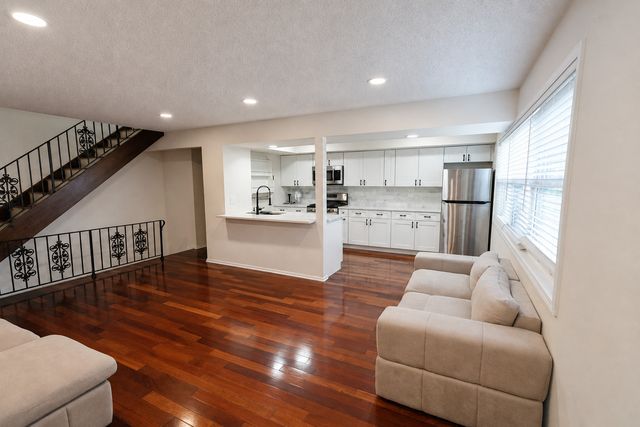 1204 Inverrary Lane -, Deerfield, IL 60015