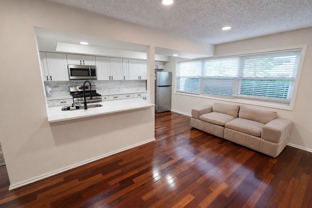 1204 Inverrary Lane -, Deerfield, IL 60015