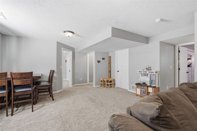 1430 Deerfield Drive, North Liberty, IA 52317