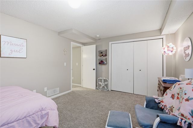 1430 Deerfield Drive, North Liberty, IA 52317