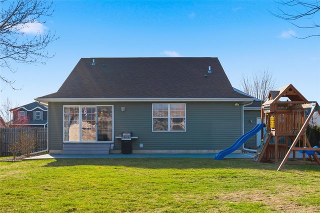 1430 Deerfield Drive, North Liberty, IA 52317