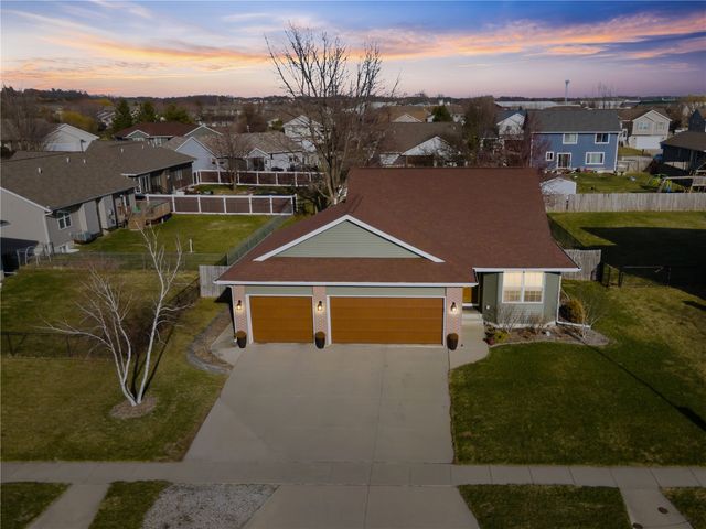 1430 Deerfield Drive, North Liberty, IA 52317