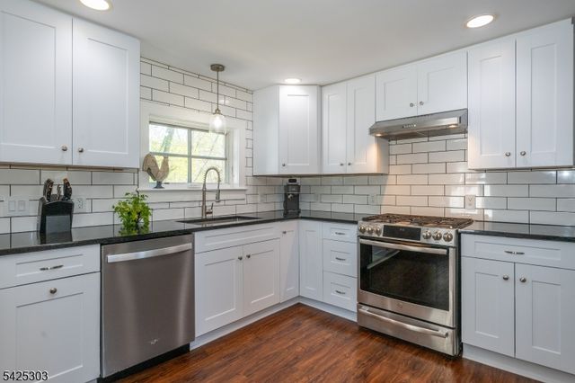 27 Village Rd, Harding Twp., NJ 07976