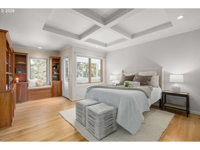 70 Grand View Dr, Eugene, OR 97405