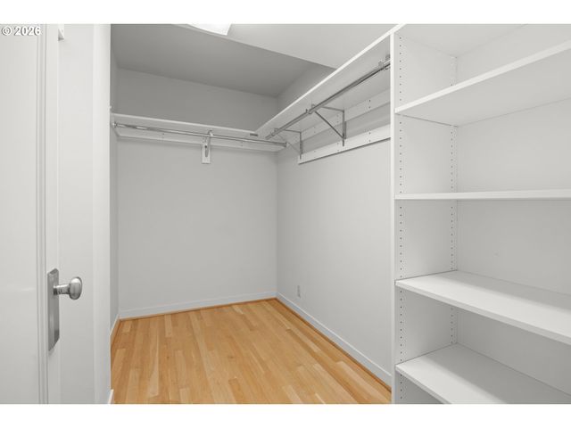 70 Grand View Dr, Eugene, OR 97405