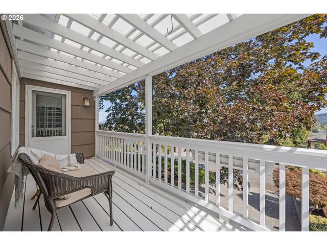 70 Grand View Dr, Eugene, OR 97405