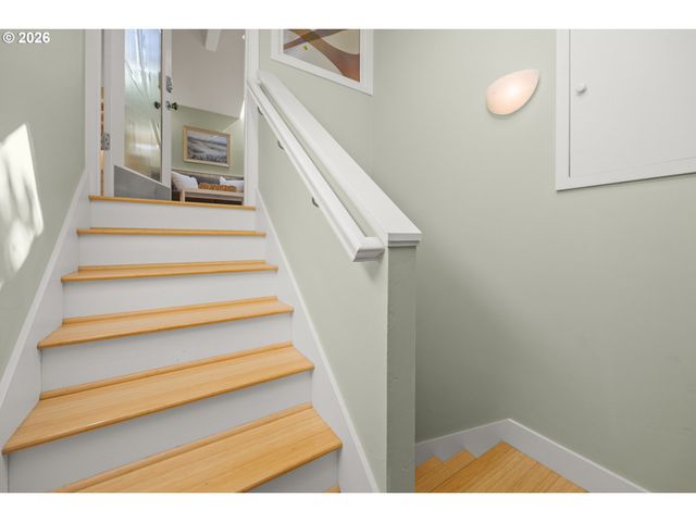 70 Grand View Dr, Eugene, OR 97405
