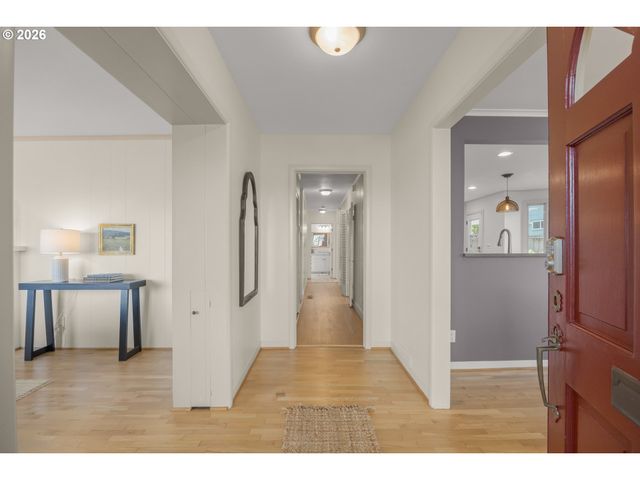 70 Grand View Dr, Eugene, OR 97405