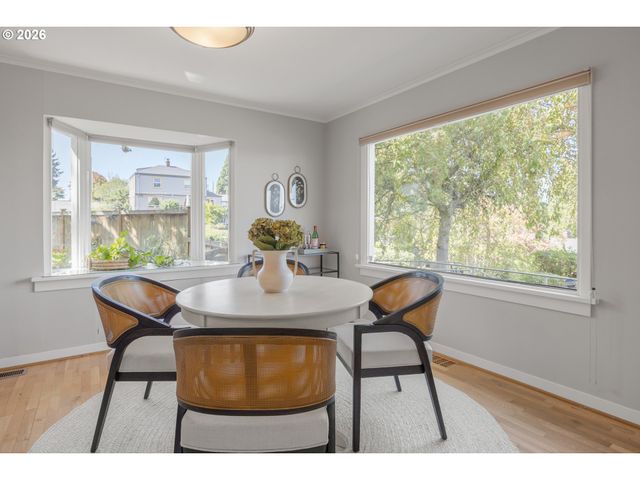70 Grand View Dr, Eugene, OR 97405