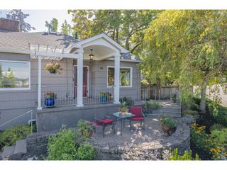 70 Grand View Dr, Eugene, OR 97405