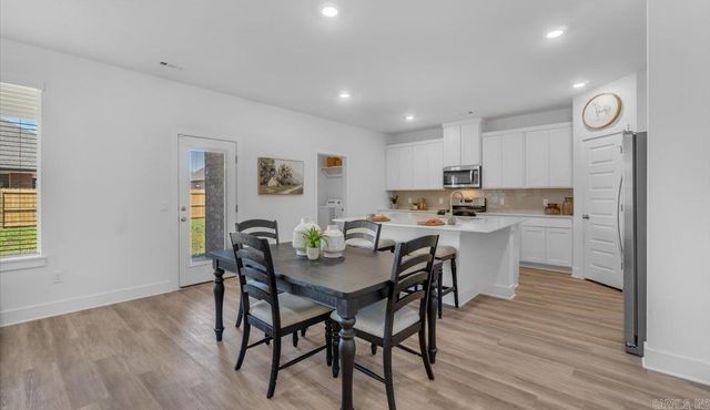 39 Wolfsbridge Loop, Cabot, AR 72023