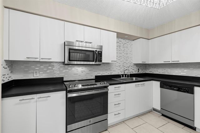 701 MIRROR LAKE DRIVE N 201, St Petersburg, FL 33701