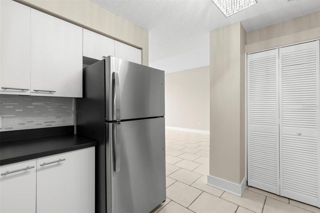 701 MIRROR LAKE DRIVE N 201, St Petersburg, FL 33701