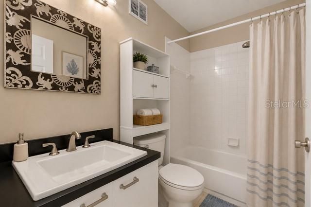 701 MIRROR LAKE DRIVE N 201, St Petersburg, FL 33701