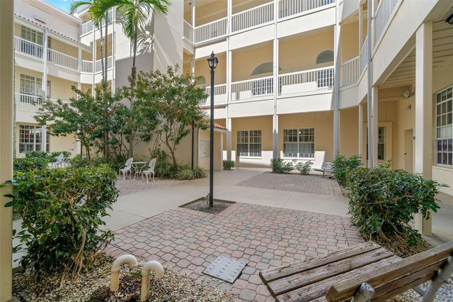 701 MIRROR LAKE DRIVE N 201, St Petersburg, FL 33701