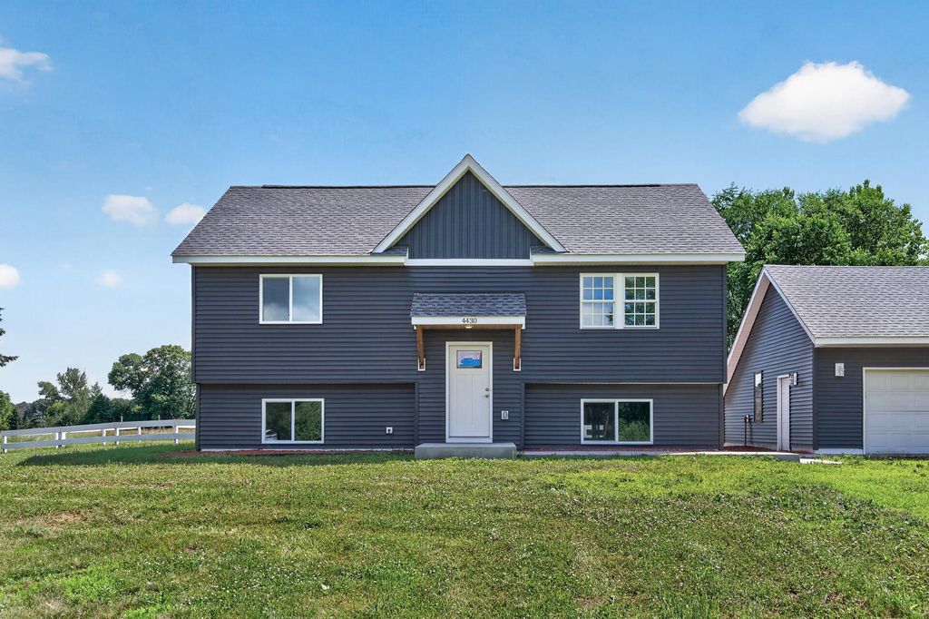 4430 214th Avenue NW, Oak Grove, MN 55303