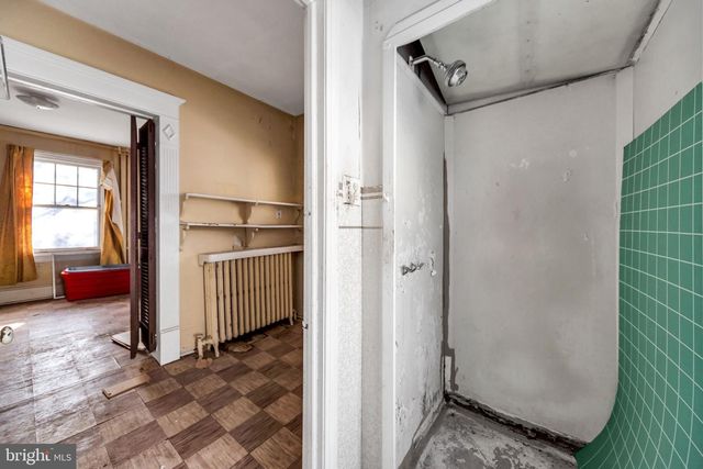 33 S WOODLAWN AVE, Aldan, PA 19018