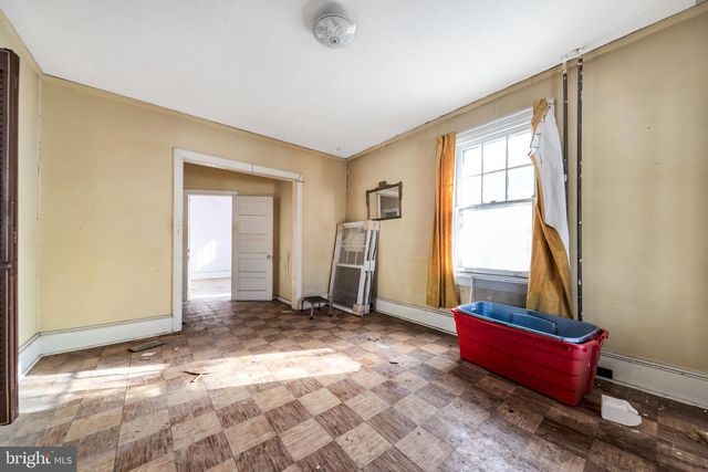 33 S WOODLAWN AVE, Aldan, PA 19018