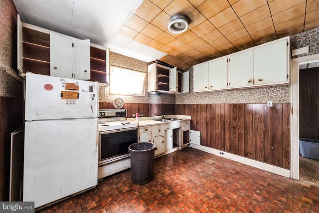 33 S WOODLAWN AVE, Aldan, PA 19018