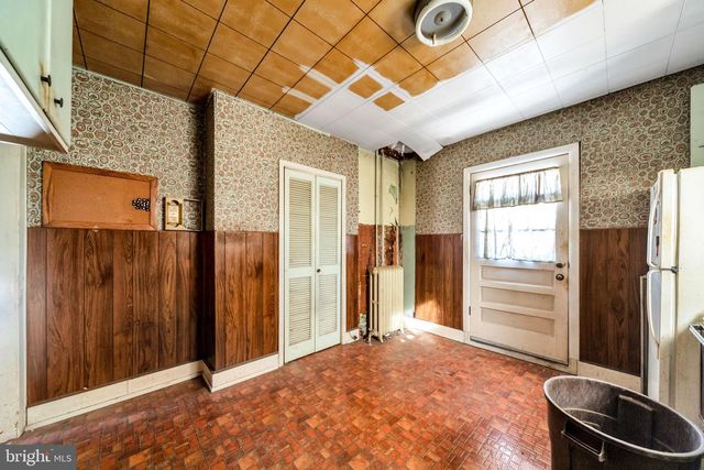 33 S WOODLAWN AVE, Aldan, PA 19018