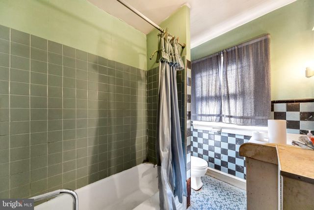 33 S WOODLAWN AVE, Aldan, PA 19018