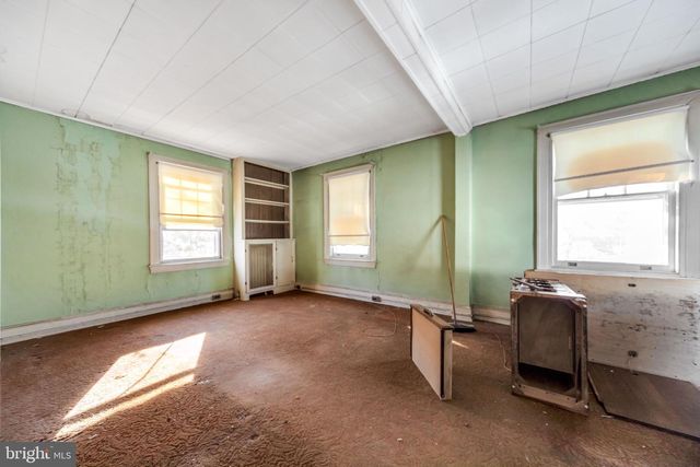 33 S WOODLAWN AVE, Aldan, PA 19018