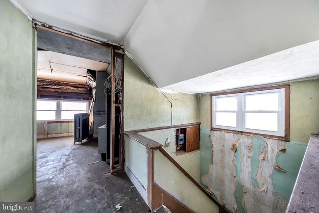 33 S WOODLAWN AVE, Aldan, PA 19018