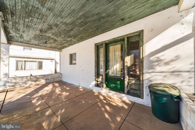 33 S WOODLAWN AVE, Aldan, PA 19018