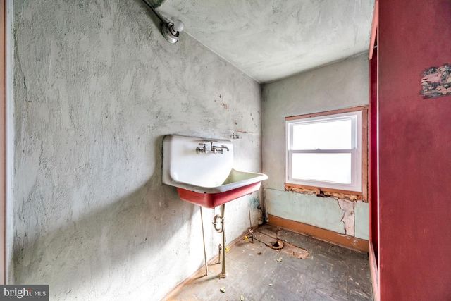 33 S WOODLAWN AVE, Aldan, PA 19018