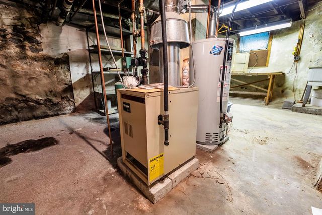 33 S WOODLAWN AVE, Aldan, PA 19018