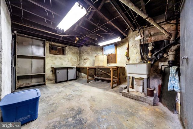 33 S WOODLAWN AVE, Aldan, PA 19018