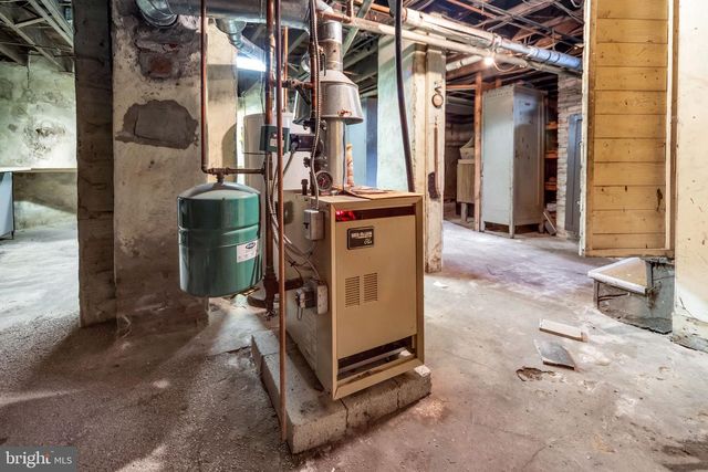 33 S WOODLAWN AVE, Aldan, PA 19018