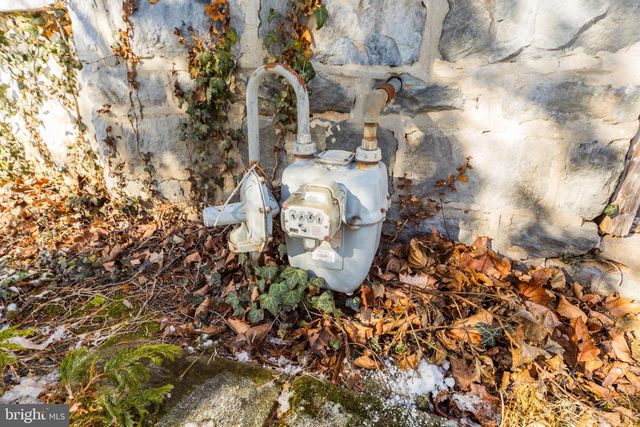 33 S WOODLAWN AVE, Aldan, PA 19018