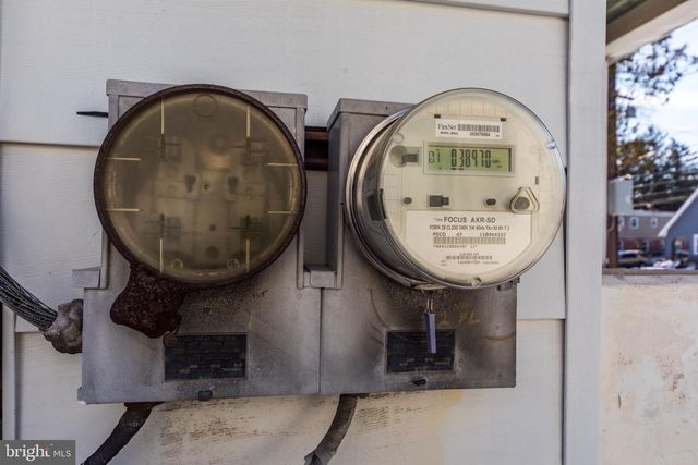 33 S WOODLAWN AVE, Aldan, PA 19018