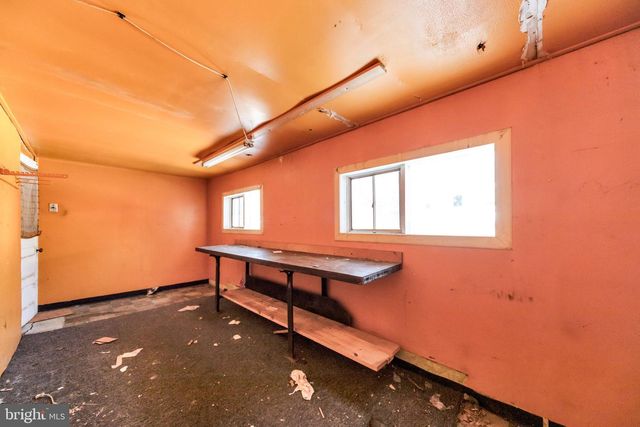 33 S WOODLAWN AVE, Aldan, PA 19018