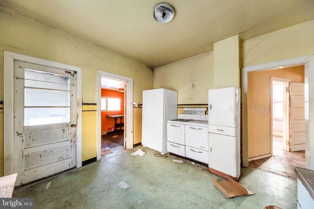 33 S WOODLAWN AVE, Aldan, PA 19018