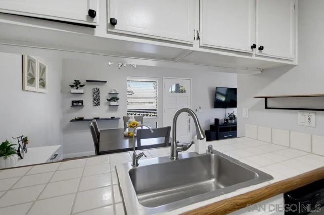 1965 Wellington Ln 2, Vista, CA 92081