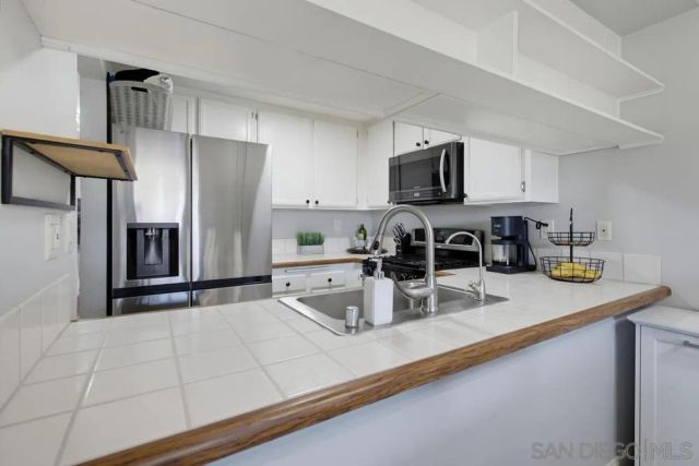 1965 Wellington Ln 2, Vista, CA 92081