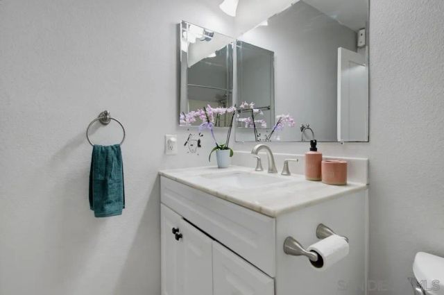 1965 Wellington Ln 2, Vista, CA 92081