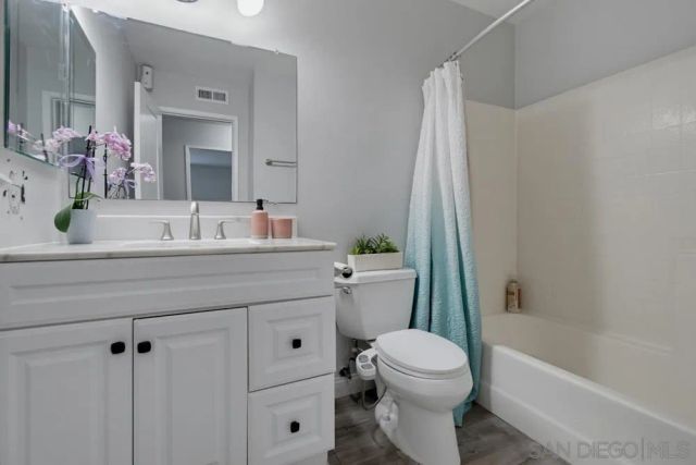 1965 Wellington Ln 2, Vista, CA 92081