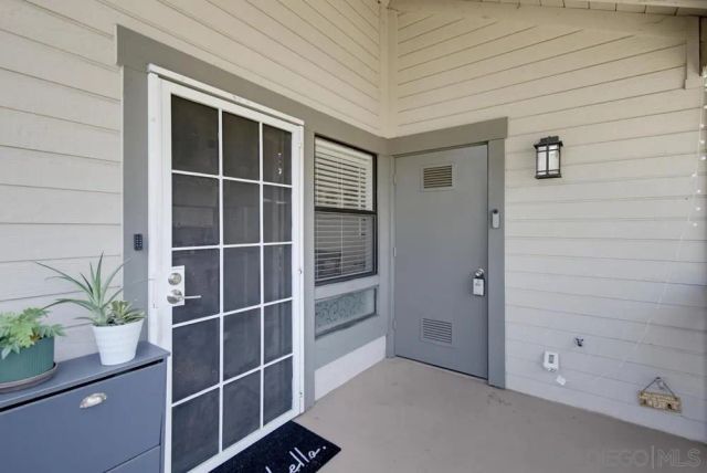1965 Wellington Ln 2, Vista, CA 92081