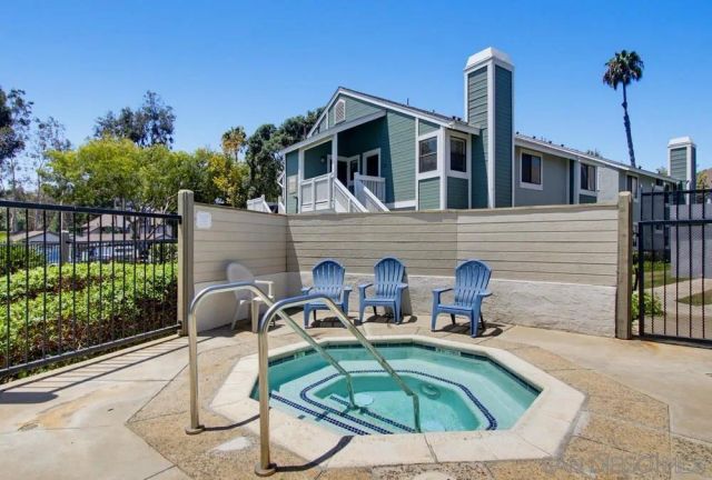 1965 Wellington Ln 2, Vista, CA 92081