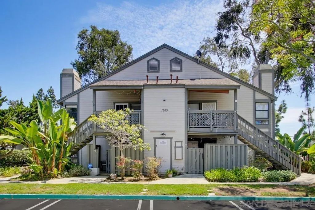 1965 Wellington Ln 2, Vista, CA 92081