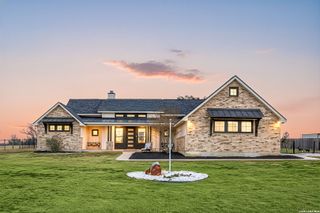 121 Western Way, Adkins, TX 78101