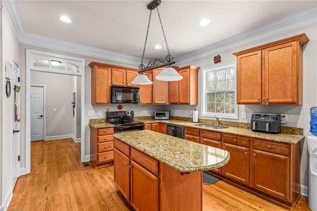 3051 Minart Drive, Winston-salem, NC 27106