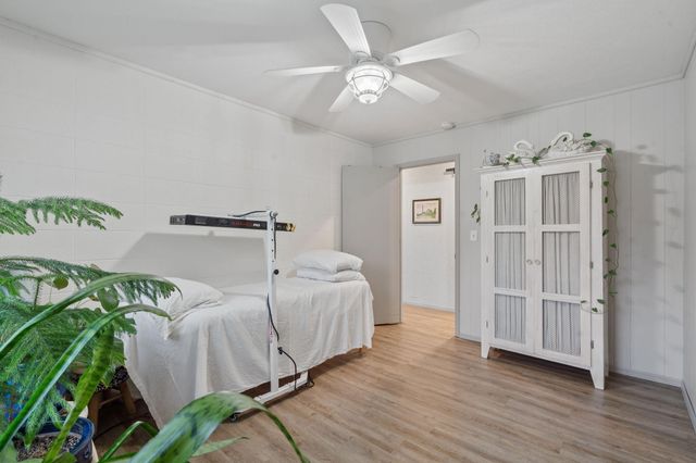 111 Lakeview Street, Hollister, MO 65672
