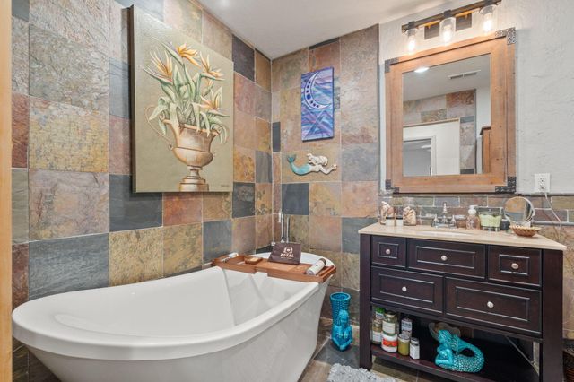 111 Lakeview Street, Hollister, MO 65672